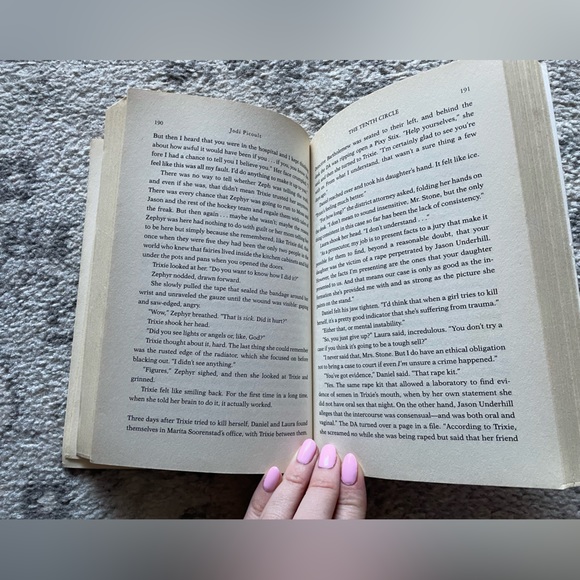 {The Tenth Circle} A Novel by Jodi Picoult (Paperback) - Picture 3 of 5